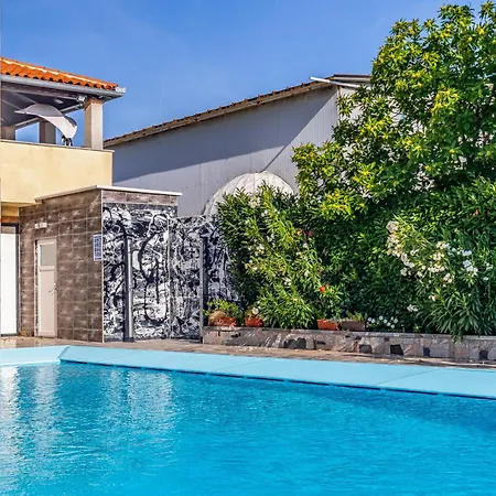 Seasons Apartment Pula