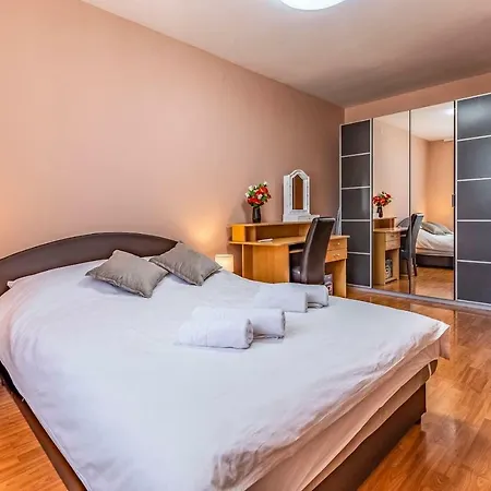 Seasons Apartment Pula