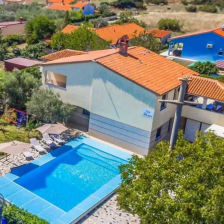 Apartment Seasons Pula
