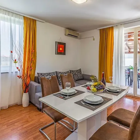 Seasons Apartment Pula