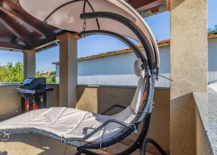 Seasons Apartman Pula