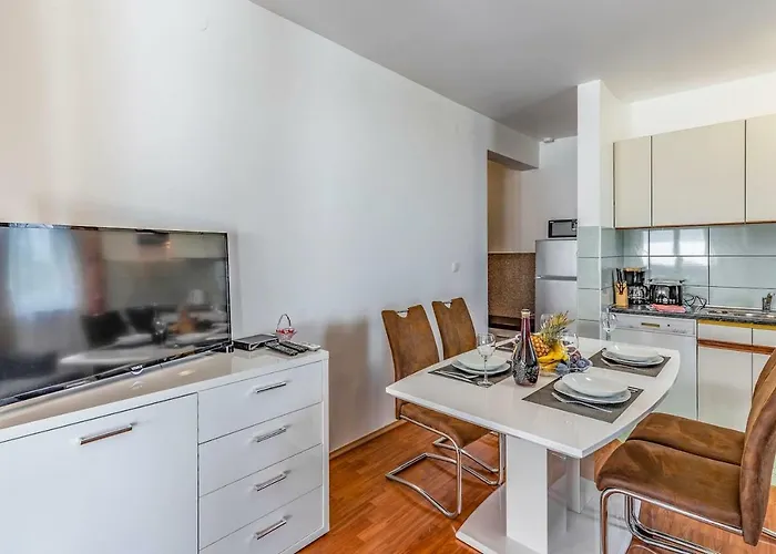 Seasons Apartman Pula