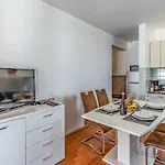 Seasons Apartment Pula